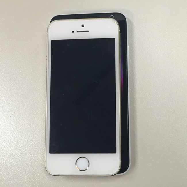 iPhon5S vs HTC300 画面サイズ